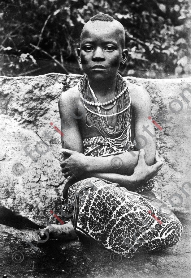 Junger Afrikaner | Young African - Foto foticon-simon-192-038-sw.jpg | foticon.de - Bilddatenbank für Motive aus Geschichte und Kultur
